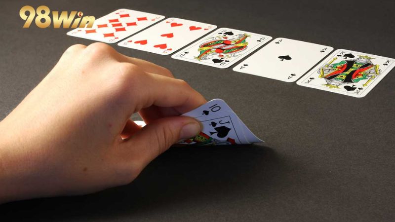 Fush trong Poker đánh bại được khá nhiều tay bài